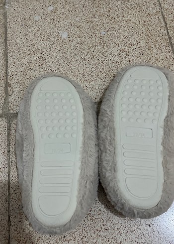 Kız Çocuk Beyaz Nakışlı Peluş Terlik - Görsel 2