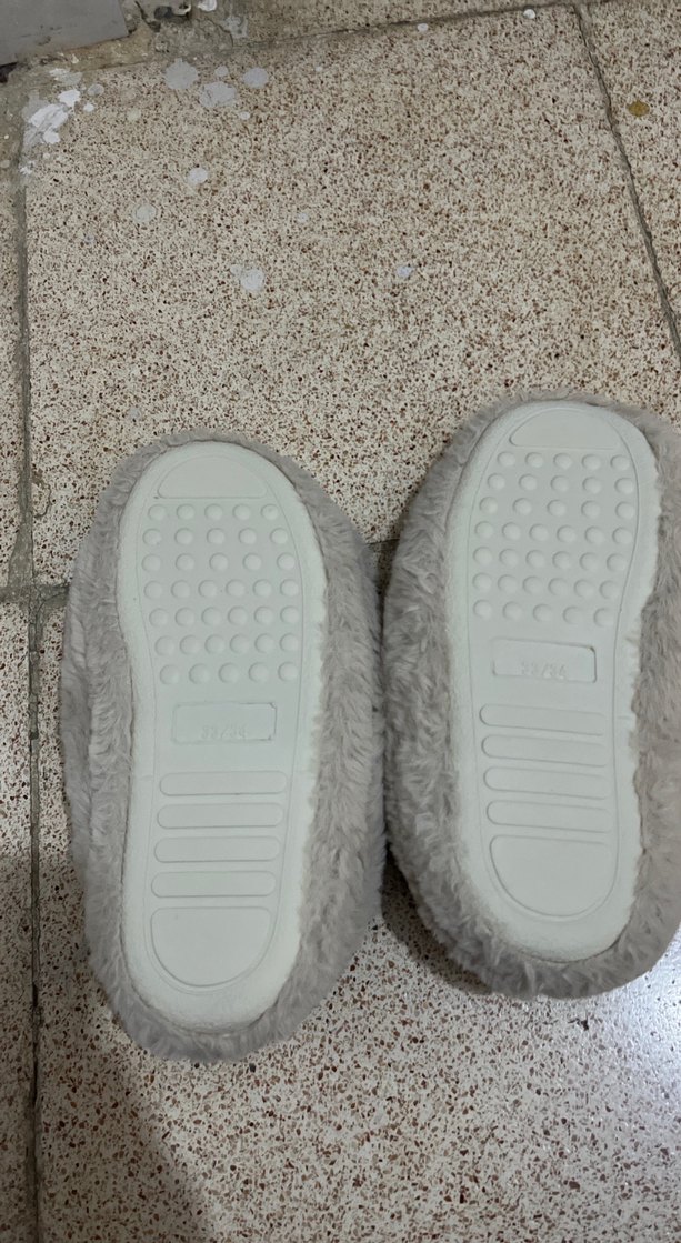 Kız Çocuk Beyaz Nakışlı Peluş Terlik - Görsel 2