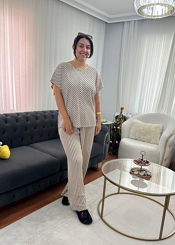 Bej Zebra Desenli Kısa Kollu takım