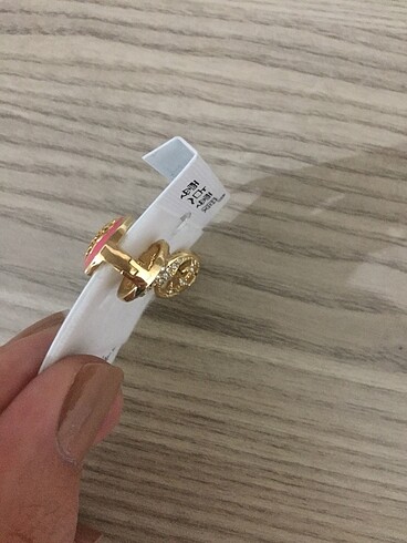 Beden Chanel küpe