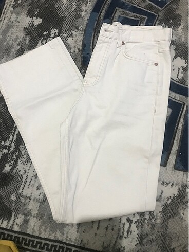 Mango yırtmaçlı jean