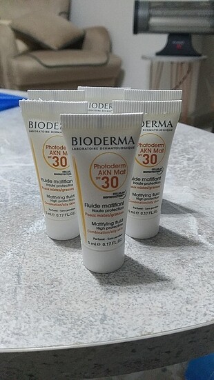 Bioderma Photoderm AKN Mat SPF 30 