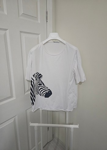 Beyaz Zebra Desenli Kadın Tişört