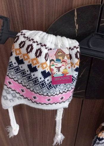 Çocuk Nakışlı Renkli Örgü Bere ve Atkı Seti - Görsel 2