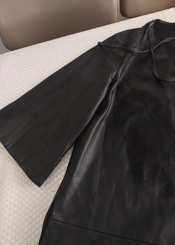 Siyah Deri Uzun Kollu V Yakalı kısa elbise
yanlarda cep var - Görsel 5