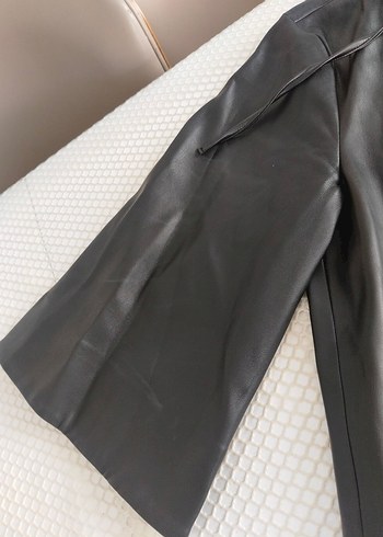 Siyah Deri Uzun Kollu V Yakalı kısa elbise
yanlarda cep var - Görsel 6