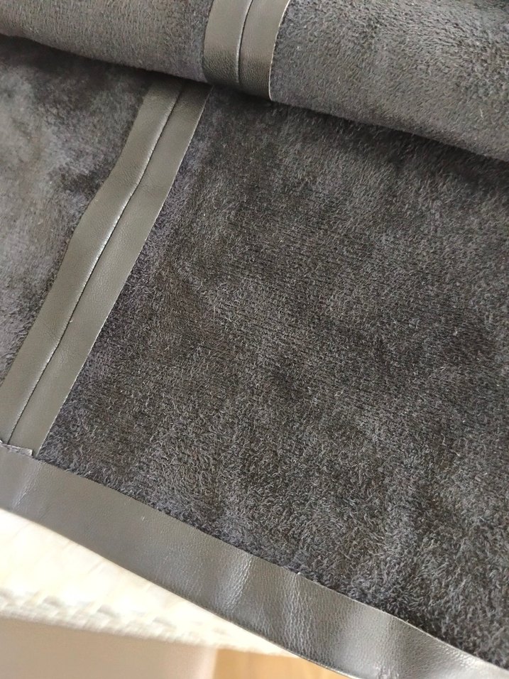 Siyah Deri Uzun Kollu V Yakalı kısa elbise
yanlarda cep var - Görsel 2