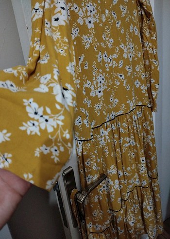 Çiçek Desenli Sarı  Elbise
resim de belli az defosu var - Görsel 3