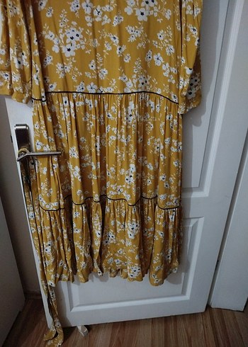 Çiçek Desenli Sarı  Elbise
resim de belli az defosu var - Görsel 8