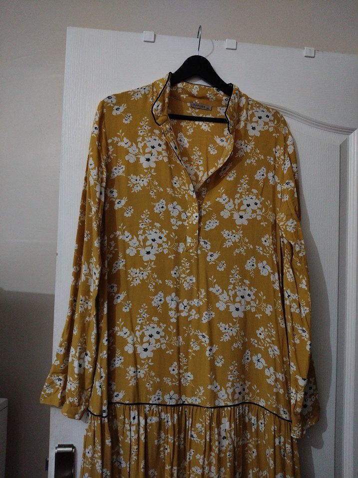 Çiçek Desenli Sarı  Elbise
resim de belli az defosu var - Görsel 4