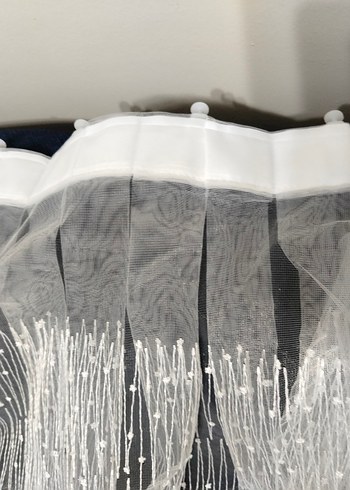 Beyaz tül 
iki yerinde açılma var resimde belli - Görsel 2