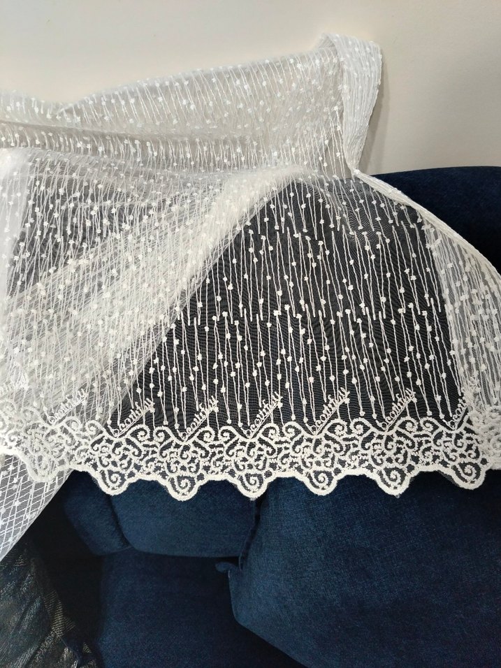 Beyaz tül 
iki yerinde açılma var resimde belli - Görsel 4