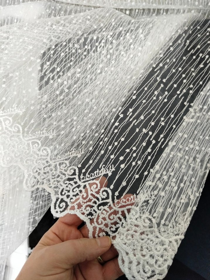 Beyaz tül 
iki yerinde açılma var resimde belli - Görsel 5