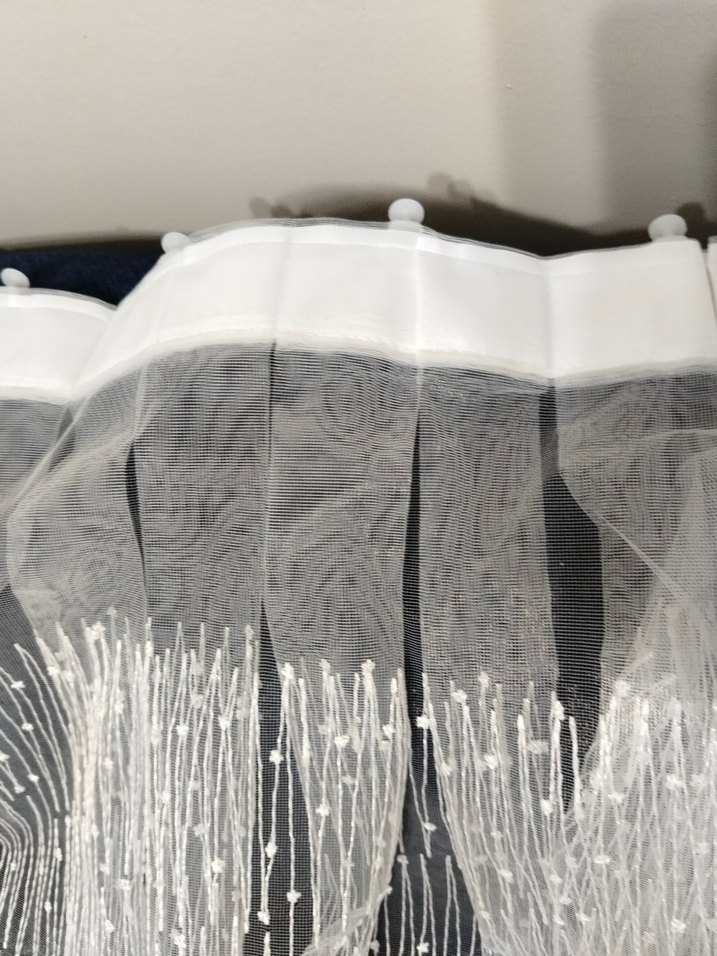 Beyaz tül 
iki yerinde açılma var resimde belli - Görsel 2