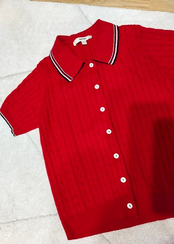 Kısa Kollu Düğmeli Kırmızı hırka
Boyu 50 - Görsel 9