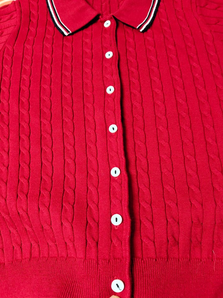 Kısa Kollu Düğmeli Kırmızı hırka
Boyu 50 - Görsel 5