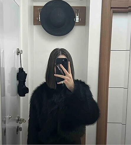 Siyah İnce kürk düğmesiz