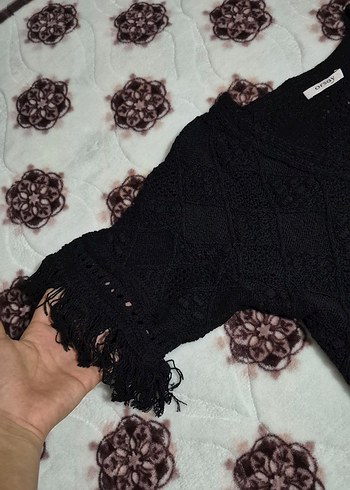 Siyah V Yakalı Kısa Kollu Örgü Kazak - Görsel 3