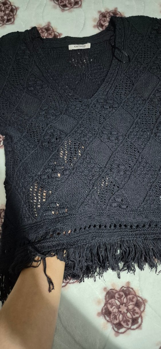 Siyah V Yakalı Kısa Kollu Örgü Kazak - Görsel 2