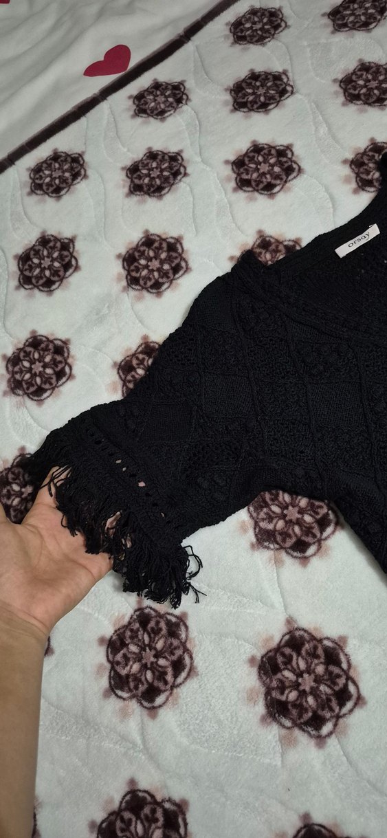 Siyah V Yakalı Kısa Kollu Örgü Kazak - Görsel 3