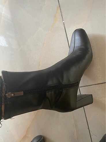 39 Beden Bershka Siyah bot