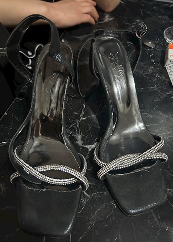 40 Beden Diger Siyah Parlak Yılan Desenli Stiletto