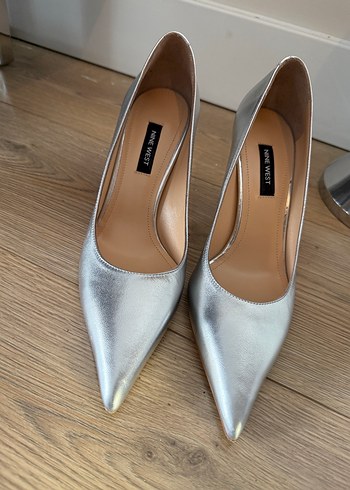 Nine West Gri Parlak Stiletto Topuklu Kadın Ayakkabı - Görsel 6