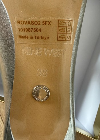 Nine West Gri Parlak Stiletto Topuklu Kadın Ayakkabı - Görsel 3