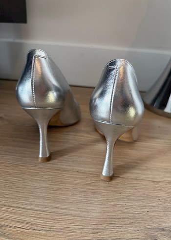 Nine West Gri Parlak Stiletto Topuklu Kadın Ayakkabı - Görsel 5