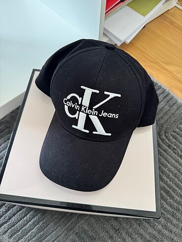 calvin klein şapka