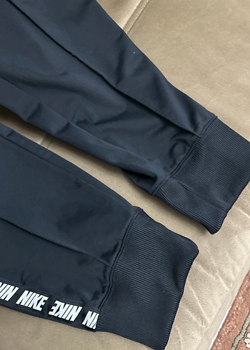 Nike Kız Siyah Fermuarlı Eşofman Altı - Görsel 3