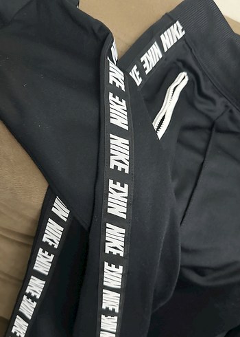 Nike Kız Siyah Fermuarlı Eşofman Altı - Görsel 7