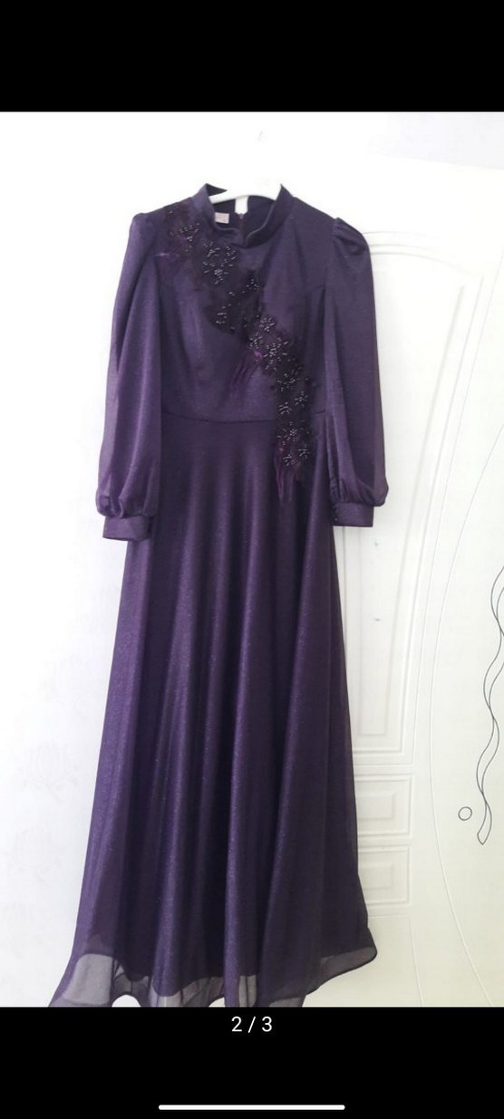 Mor Uzun Abiye Elbise Yüksek Yakalı Nakışlı - Görsel 2