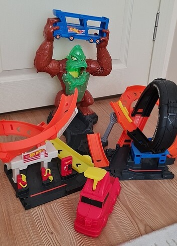 Hot wheels Goril Saldırısı Seti