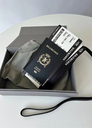 Balenciaga deri Passport Phone Wallet - Görsel 2