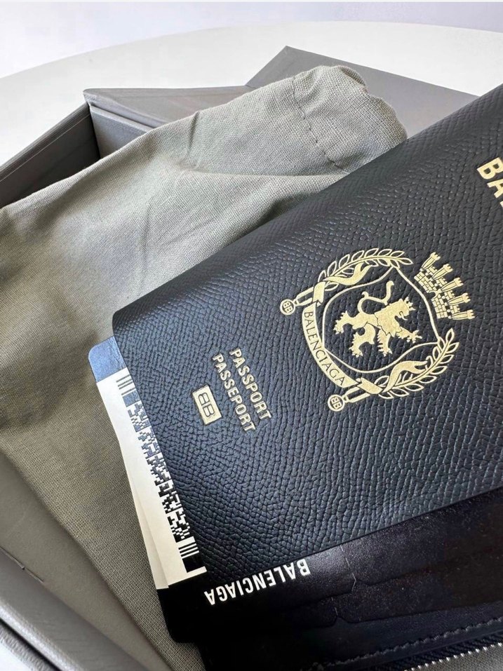 Balenciaga deri Passport Phone Wallet - Görsel 5