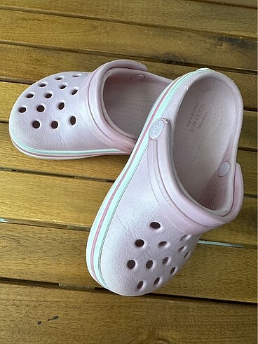 Pembe crocs terlik