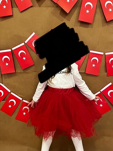 Kırmızı tütü etek