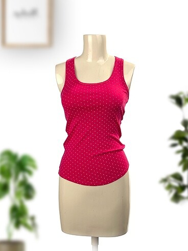 Stradivarius T-shirt %70 İndirimli.
