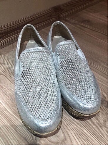 Gümüş simli hasır taban sneakers