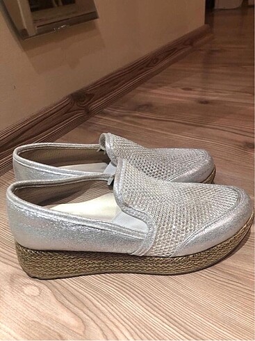 37 Beden Gümüş simli hasır taban sneakers
