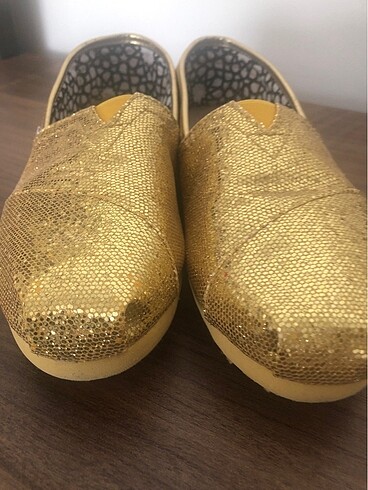 TOMS Toms altın simli babet