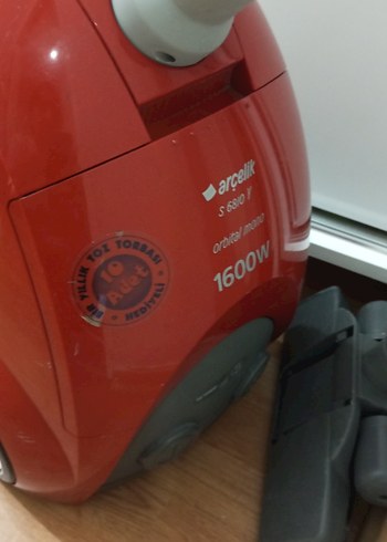 1600W Kırmızı Parlak Elektrikli Süpürge