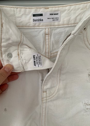 34 Beden beyaz Renk Bershka Şort