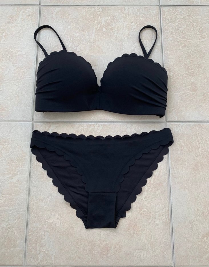 Siyah Dalgalı Kenarlı Push-Up Bikini Takımı — görsel 2/10
