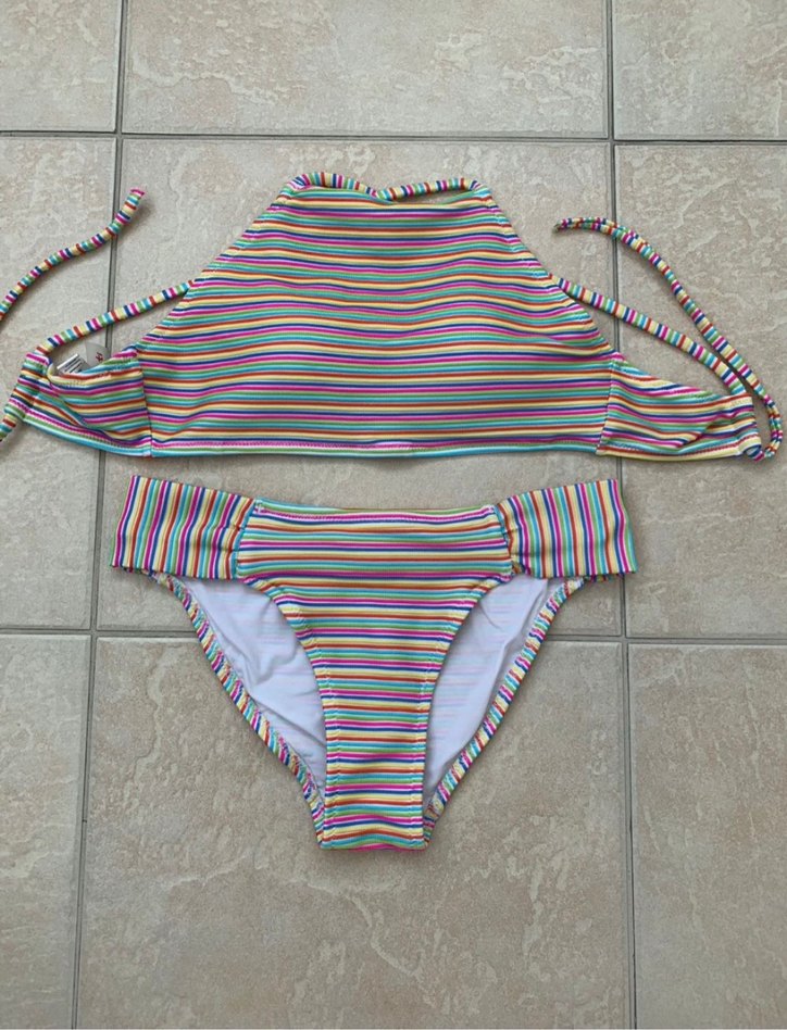 Renkli Çizgili İnce Askılı Bikini Üstü — görsel 2/9