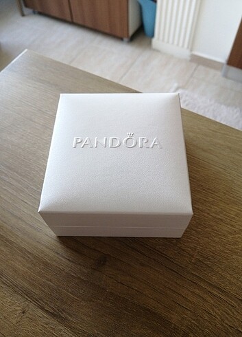 Pandora bileklik kutusu 