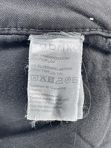 32 Beden siyah Renk Fabrika Mini Şort %70 İndirimli.