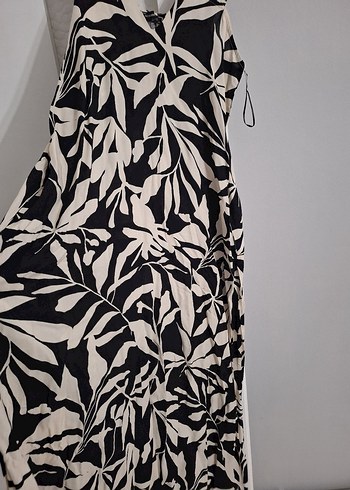 V Yaka Desenli Uzun Askılı Elbise - Görsel 4