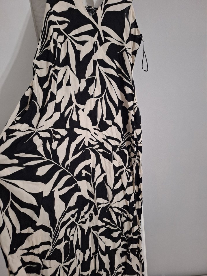 V Yaka Desenli Uzun Askılı Elbise - Görsel 4